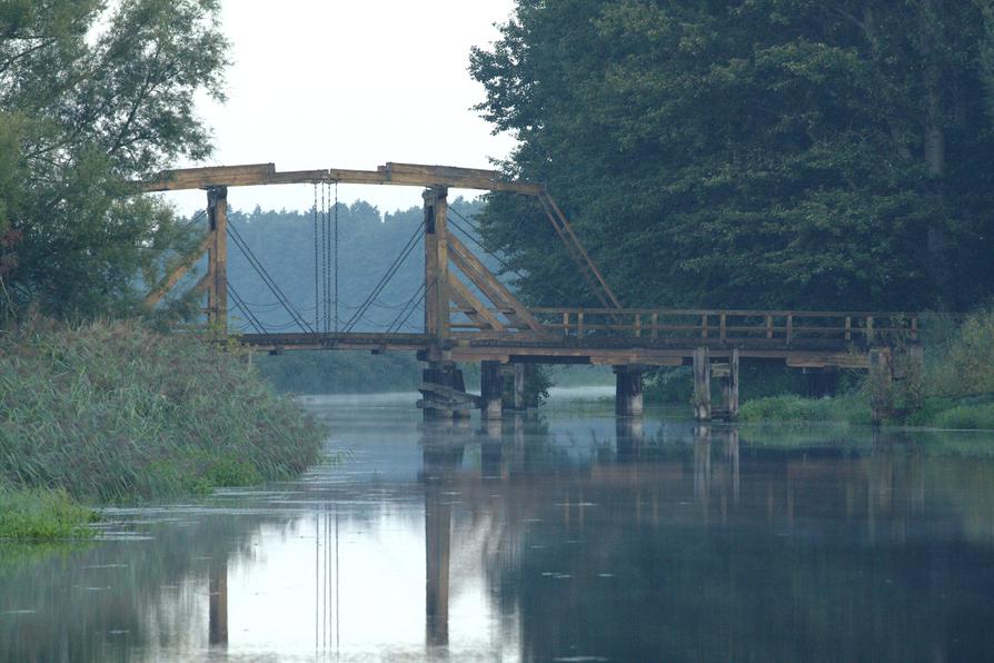 Klappbrücke Nehringen am Morgen