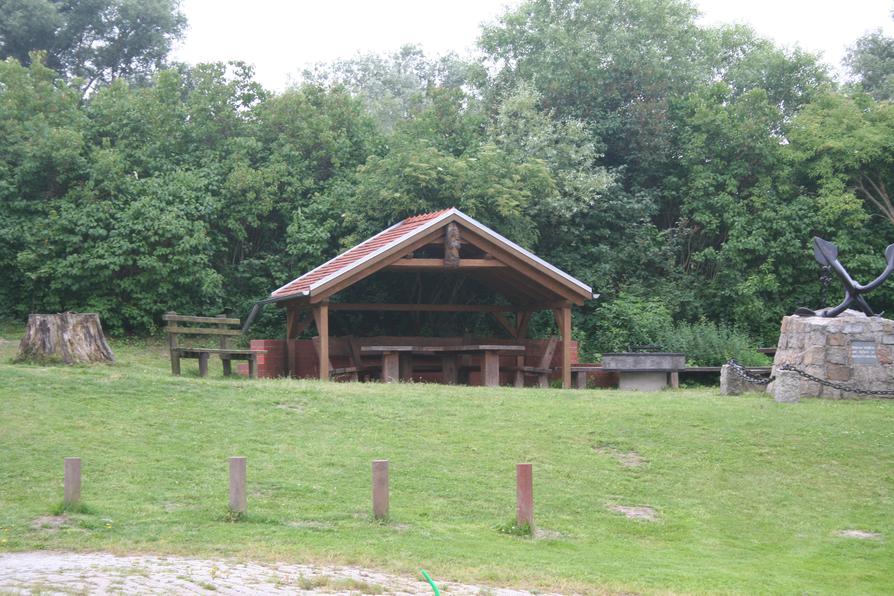 Schutzhütte beim Wasserwanderrastplatz Strodehne an der Havel