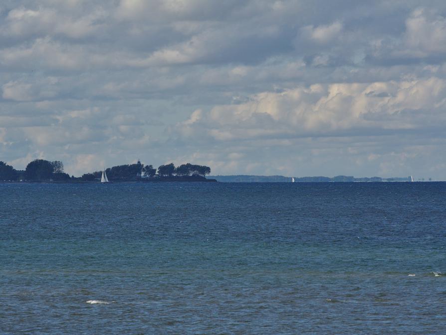 der Blick über den Ausgang der Kieler Förde, die Spitze von Bülk in etwa 6 km Entfernung