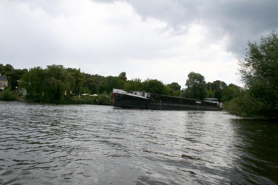 Frachtschiff auf dem Griebnitzsee