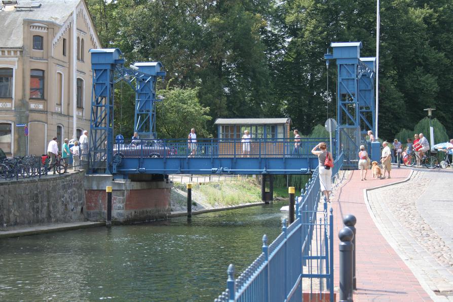 Hubbrücke in Plau