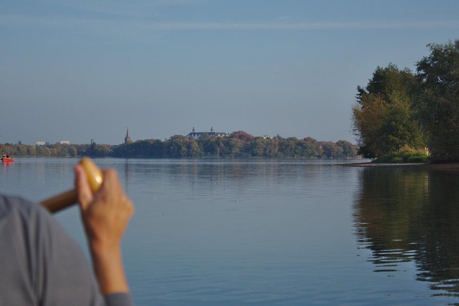 Blick vom Kleinen Plöner See auf das Schloss Plön Blick vom Kleinen Plöner See auf das Schloss Plön
