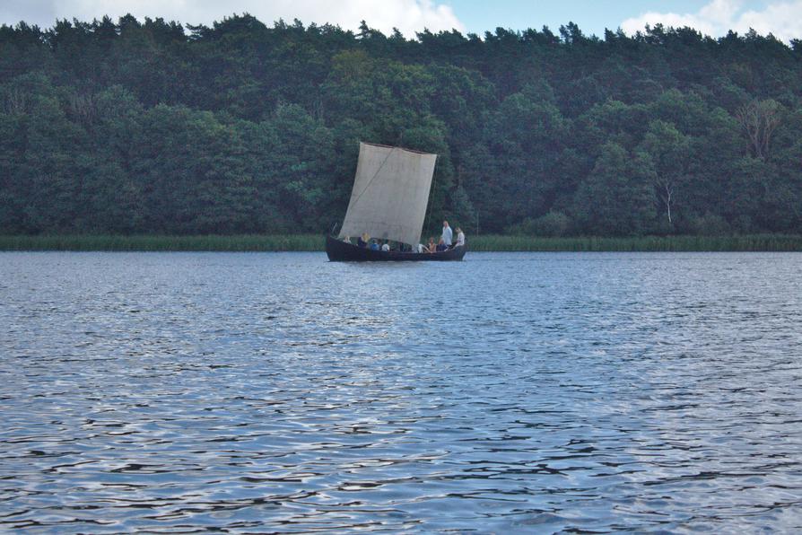 Slawenboot mit Rahsegel