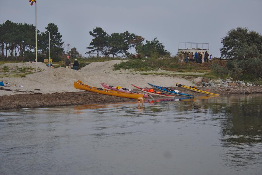 Kanus am Strand