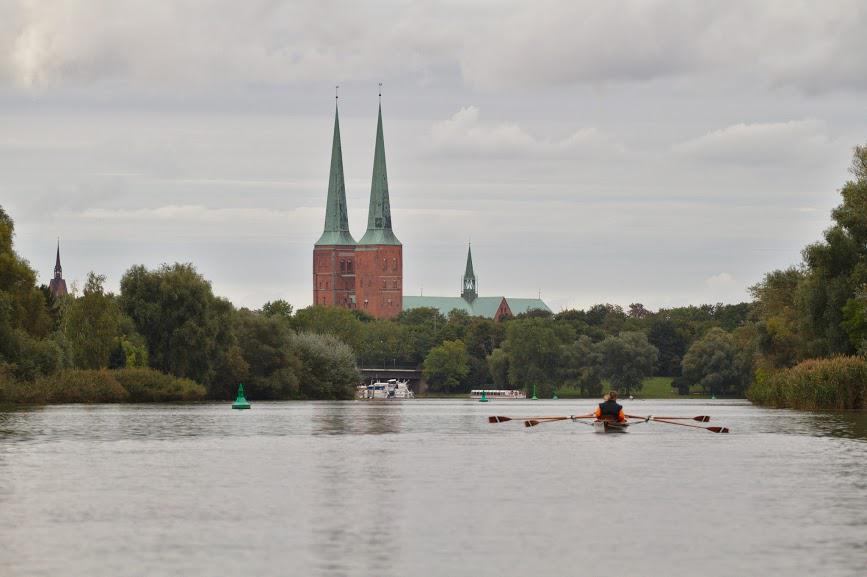 Lübeck mit Ruderern Lübeck mit Ruderern