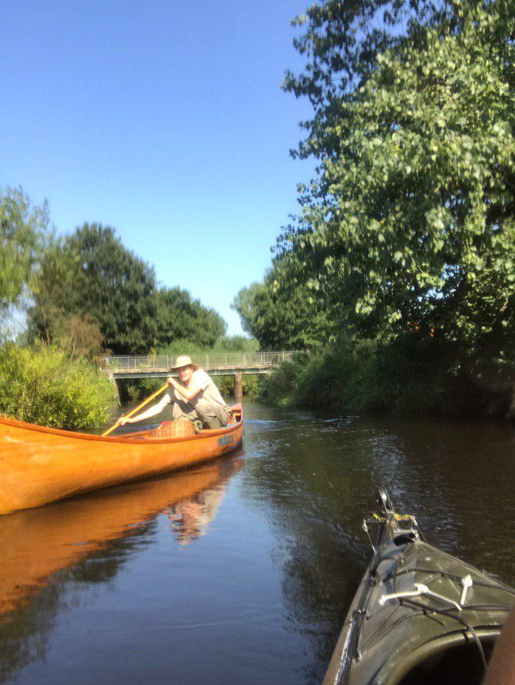 Holzkanu auf der Bramau