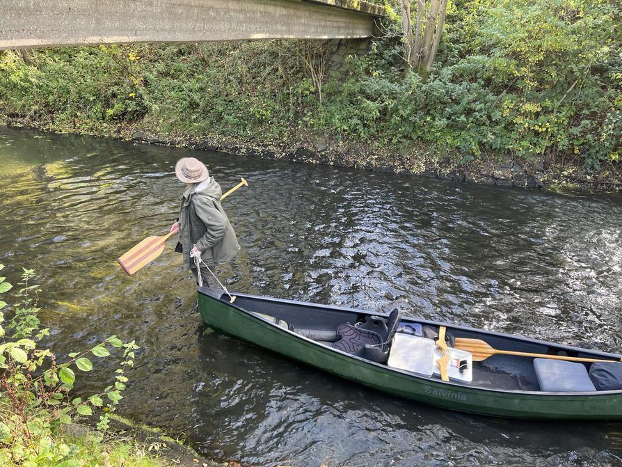 Flachstelle unter der Brücke der B 77