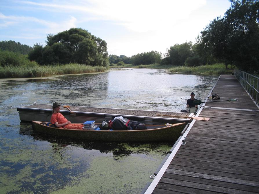 Hafen Burow, Schwimmstege und starke Verkrautung