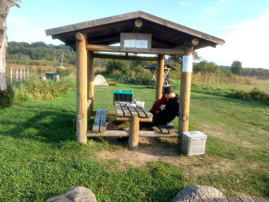 Pause auf dem Wasserwanderrastplatz in Trittelwitz