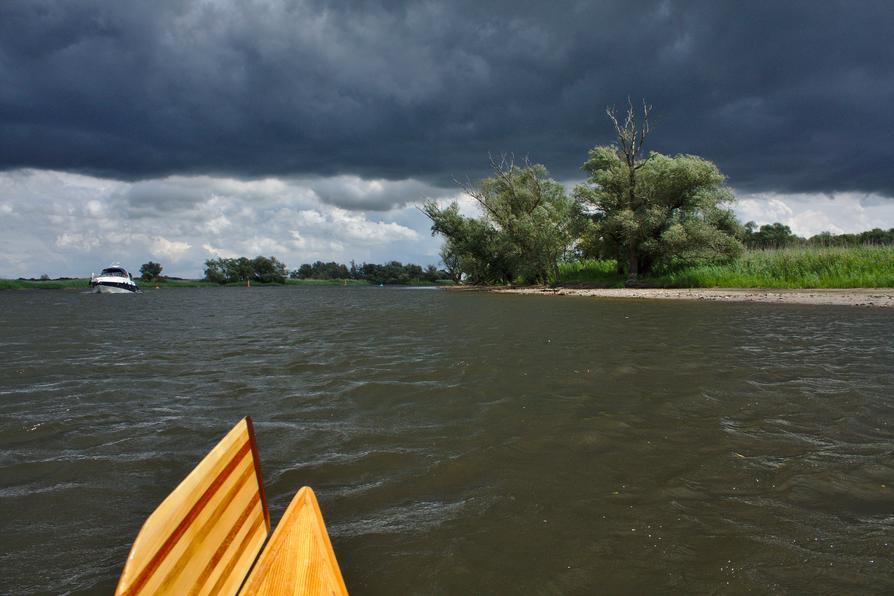 dramatischer Himmel über der Havel