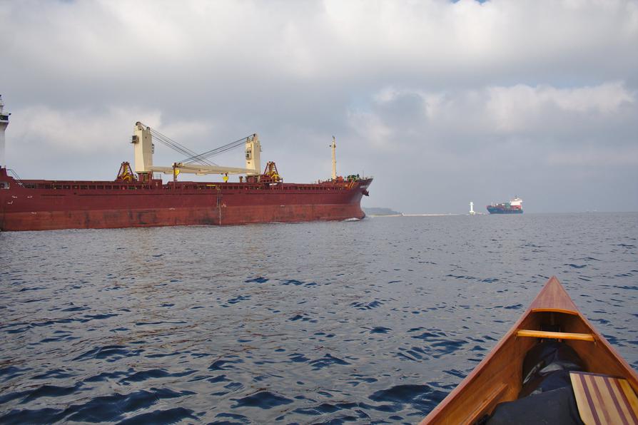 leerer Öltanker in der Kieler Förde