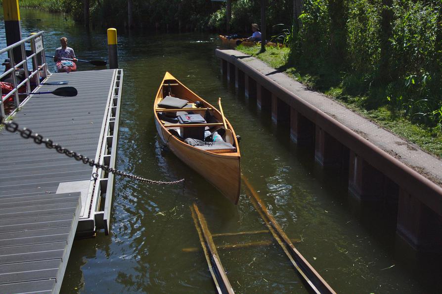 Lore bei der Schleuse Canow