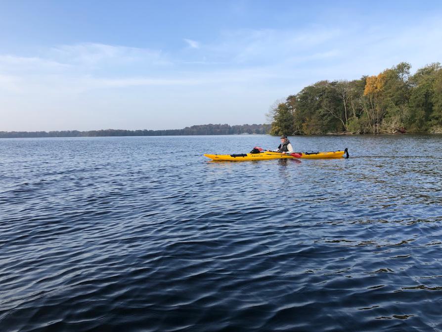 Vorbei an der Insel Olsborg