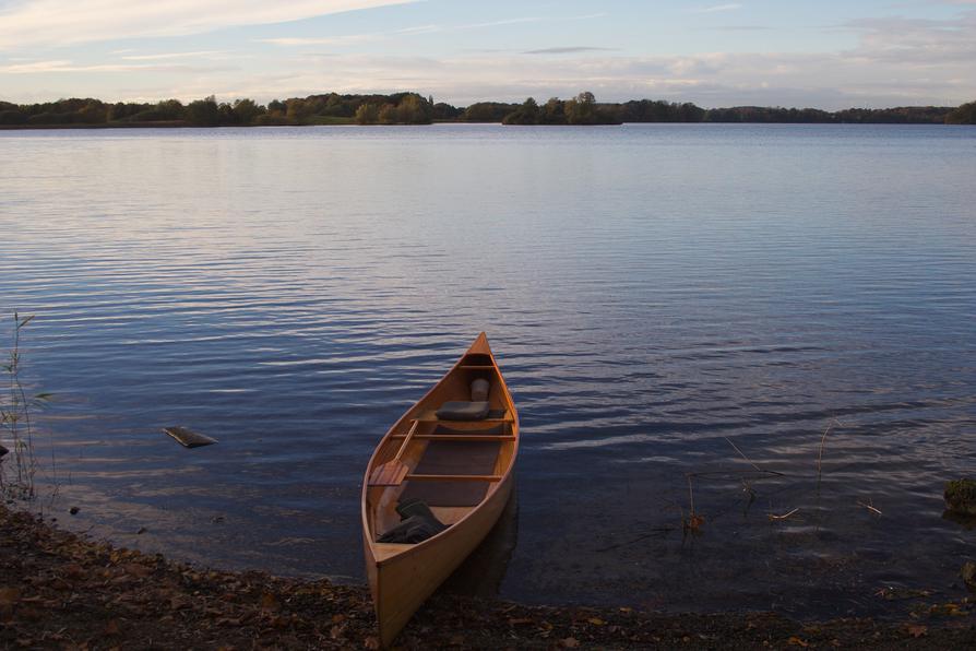 Holzkanu am Kleinen Plöner See