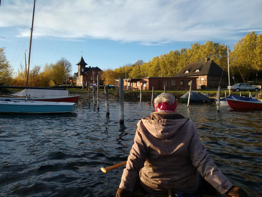 Einfahrt in den kleinen Hafen der Fischerei