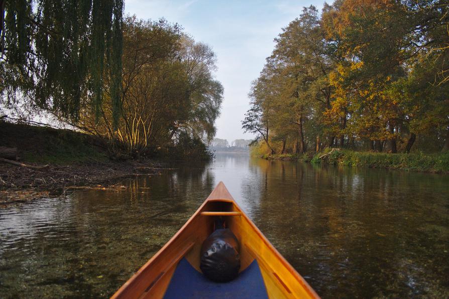 vor dem Lanker See im Herbst