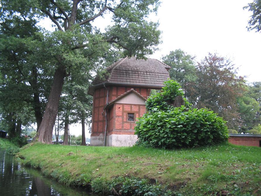 hübscher Kasten am Stadtkanal in Fürstenberg