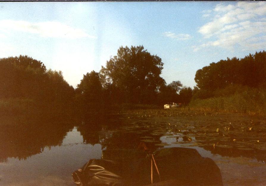 vor dem Wasserwanderrastplatz Burow