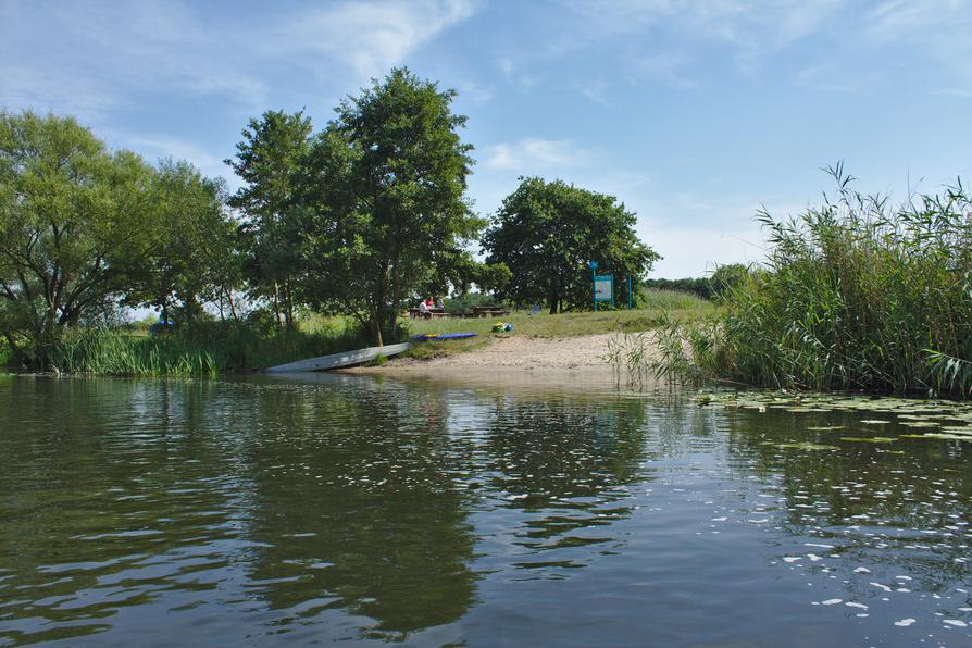 Biwakplatz in Mögelin im Altarm der Havel