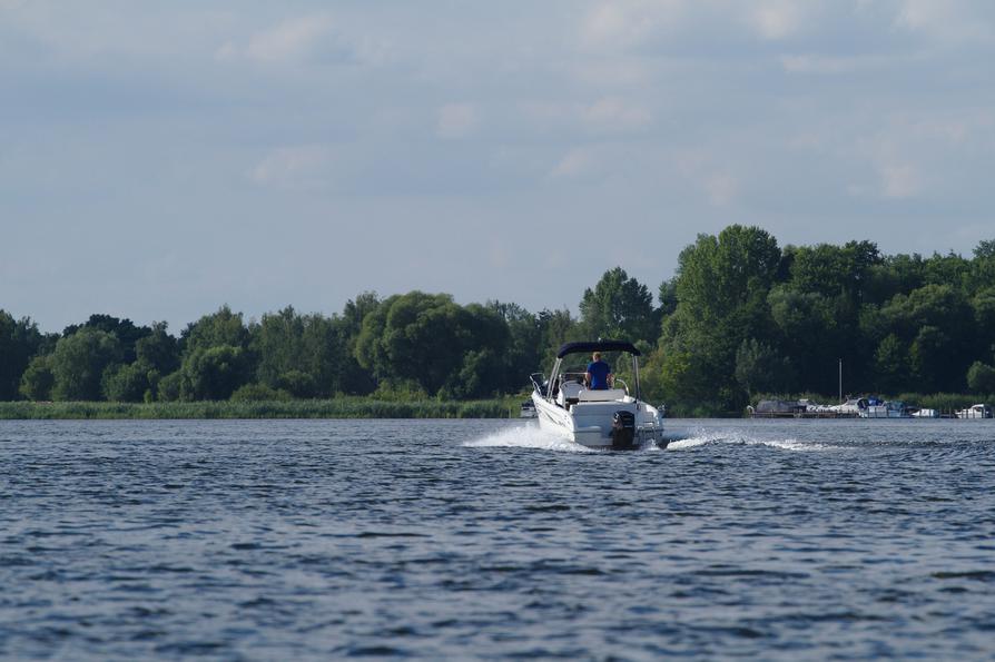 Motorboot-Raser auf der Unteren Havel