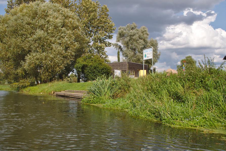 vor dem Wasserwanderrastplatz Pasewalk